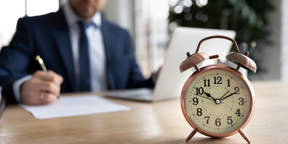 Hora extra no sábado é 50 ou 100